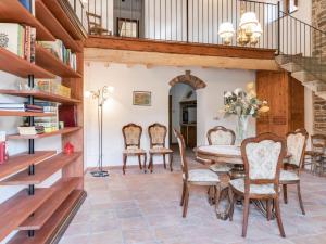 Gallery image of Flat with heated hot tub and shared pool in Casola in Lunigiana