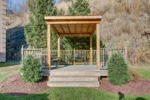 a wooden gazebo with a table and chairs on it at Comfort Inn Pittsburgh Crafton in Pittsburgh