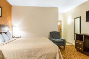 Postel nebo postele na pokoji v ubytování Quality Inn & Suites Middletown - Newport
