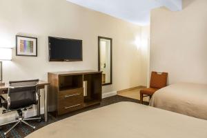 Postel nebo postele na pokoji v ubytování Quality Inn & Suites Middletown - Newport