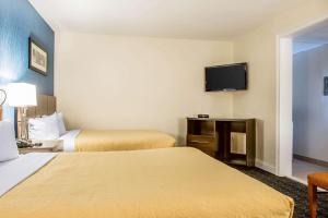 Postel nebo postele na pokoji v ubytování Quality Inn & Suites Middletown - Newport