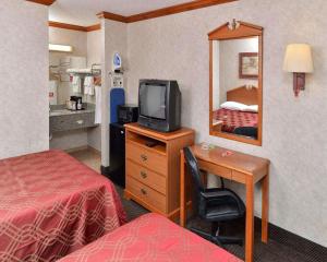 Postel nebo postele na pokoji v ubytování Econo Lodge