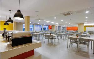 ห้องอาหารหรือที่รับประทานอาหารของ Hospedagem Olímpia -SP
