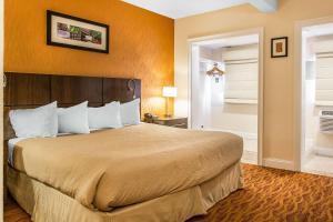Postel nebo postele na pokoji v ubytování Quality Inn & Suites Middletown - Newport