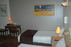 Postel nebo postele na pokoji v ubytování Hôtel L'Ecailler