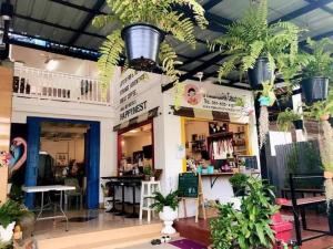 Restaurace v ubytování Baan Mae Somkid Homestay