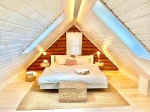 a bedroom with a bed in a attic at Pine Lodge in Hlevci