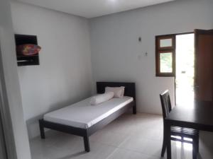 Ένα ή περισσότερα κρεβάτια σε δωμάτιο στο KoolKost At Malalayang Manado Minimum Stay 6 Nights
