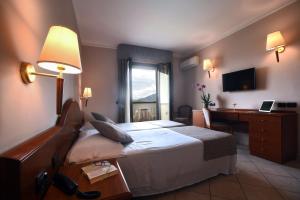 TV a/nebo společenská místnost v ubytování Hotel Le Palme