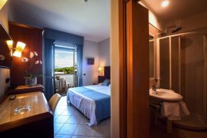 Postel nebo postele na pokoji v ubytování Hotel Le Palme