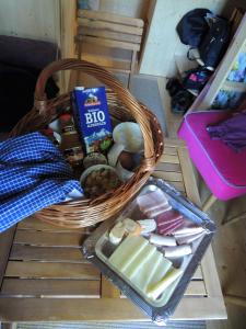 a basket filled with food on a wooden floor at Hexenhäuschen am Waldrand in Annweiler am Trifels