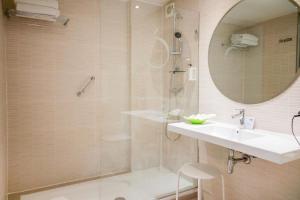 Un baño de Hotel Opera