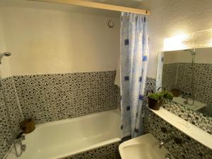 Ванная комната в Hotel Lodge Inn