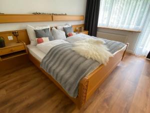Un pat sau paturi într-o cameră la Hotel Lodge Inn