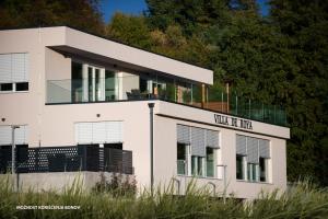 a white building with a sign that reads walk up dad at Villa de Roya in Rogaška Slatina