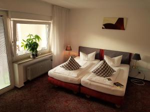Postel nebo postele na pokoji v ubytování Apart Hotel Freiburg