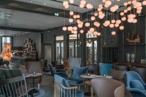 En sittgrupp på Motel One Lübeck