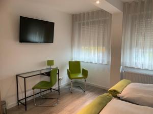 TV a/nebo společenská místnost v ubytování Hotel Hegemann garni