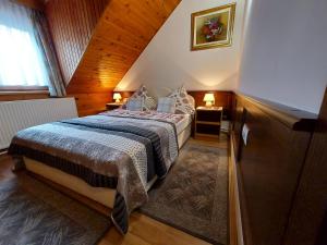 Posteľ alebo postele v izbe v ubytovaní Apartman Őri