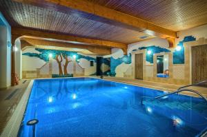 basen w pokoju hotelowym z basenem w obiekcie Hotel BERLINER w Świeradowie Zdroju