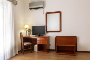 TV a/nebo společenská místnost v ubytování Hotel Comendador