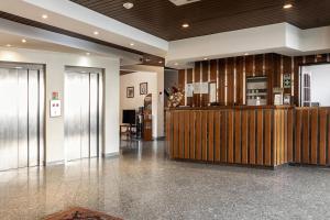 a lobby with a reception desk in a building at Hotel Comendador in Bombarral