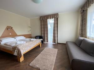 Posteľ alebo postele v izbe v ubytovaní Sástó Hotel