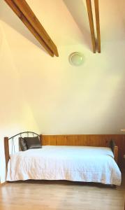 Легло или легла в стая в Rojaus Slenis