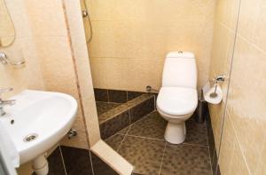 
A bathroom at Economy Express Voyage Lviv
