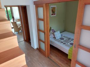 Posteľ alebo postele v izbe v ubytovaní Apartman Őri