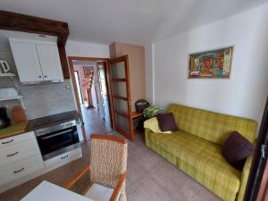 Kuchyňa alebo kuchynka v ubytovaní Apartman Őri