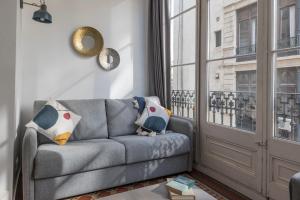 a living room with a couch and a window at Hostalin Barcelona Gran Via in Barcelona