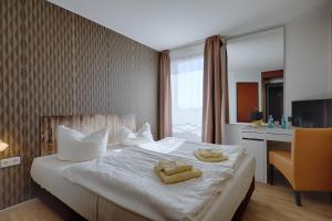Ein Bett oder Betten in einem Zimmer der Unterkunft Hotel Leipzig West