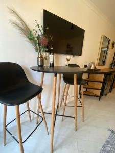 TV a/nebo společenská místnost v ubytování Nova Apartamenty Rewa