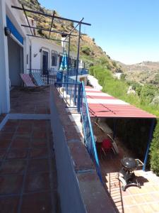A general mountain view or a mountain view taken from A villát