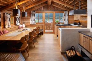 Kuchyň nebo kuchyňský kout v ubytování Promi Alm Flachau - Luxus Chalets
