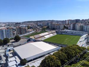 アマドーラにあるIn Bed with Lisbon 11Kの市街地のサッカー場の空中