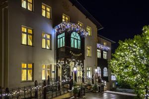 a building with a christmas tree in front of it at Hotel BERLINER in Świeradów-Zdrój