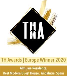 Una señal que dice taa con los premios Worddsinth i europe Winter en Almijara Residence, en Cómpeta