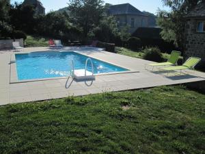 Piscina en o cerca de Gîte Rural au coeur du Cantal