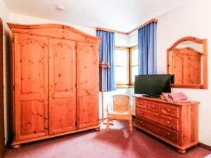 Televízia a/alebo spoločenská miestnosť v ubytovaní Haus am Römerbad