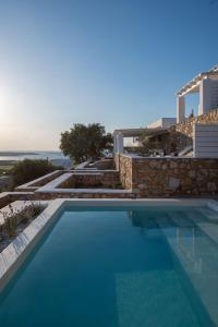 The swimming pool at or close to Villa Thoe Glisidia Paros Még 9 kép