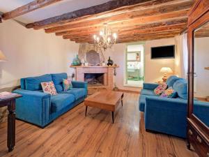 Posezení v ubytování Lively holiday home in Fraga with private pool