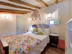 Postel nebo postele na pokoji v ubytování Lively holiday home in Fraga with private pool + 30 fotografií