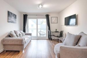 Gallery image of Stay at Neptune with Parking Space - TV in every Bedroom! in Swansea