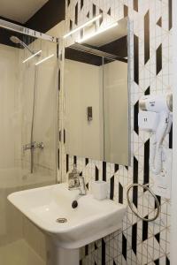 a bathroom with a sink and a shower at LASARTEROOMS AUTOCHECK-IN in Lasarte