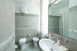 A bathroom at Fornaci Deluxe San Pietro
