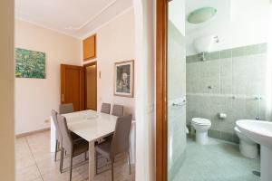 A bathroom at Fornaci Deluxe San Pietro
