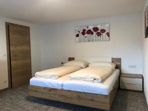 Postel nebo postele na pokoji v ubytování Ferienhaus Bergkristall