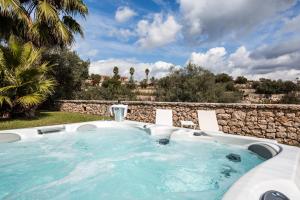 Bazén v ubytování Domus Hyblaea Resort nebo v jeho okolí